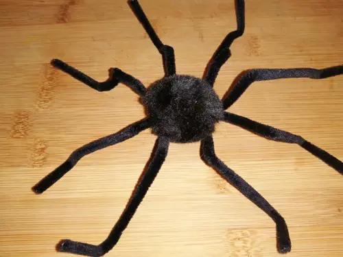 pipe-cleaner-spider-step-5
